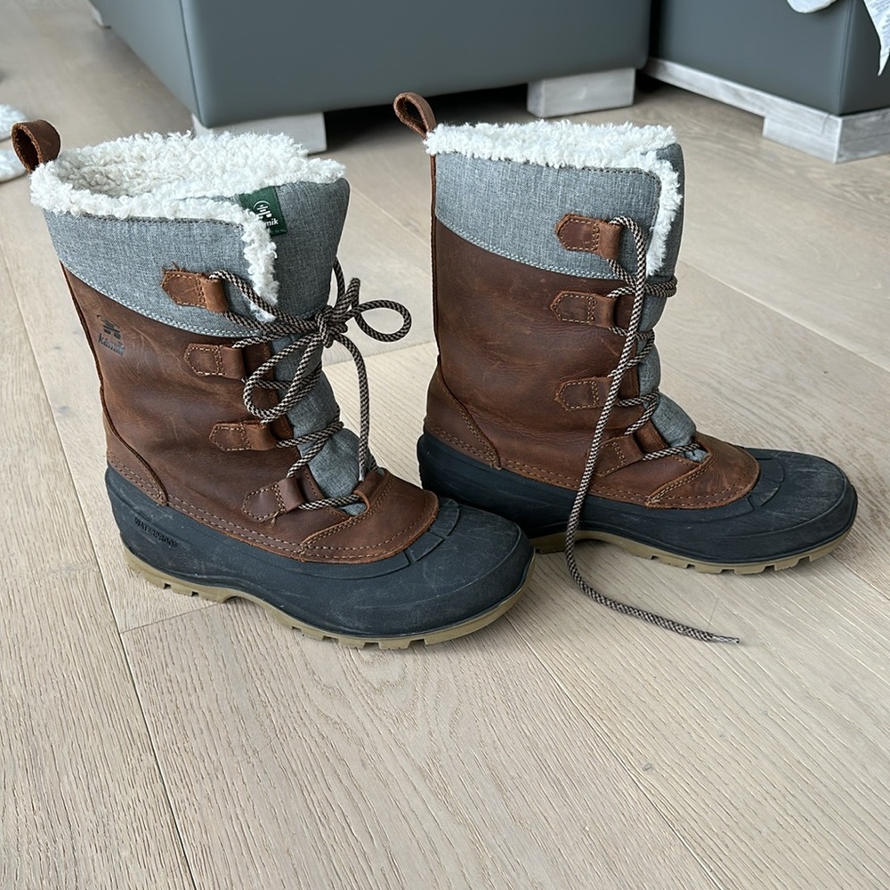 Kamik winter boots Size W9/M7 - Picture 4 of 4